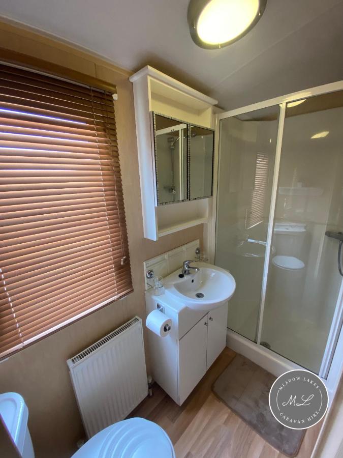 Coral Beach - Row 73 Van 2, Central Heating, Wifi, Bed Linen - Meadow Lakes Caravan & Lodge Hire Ingoldmells Exterior foto
